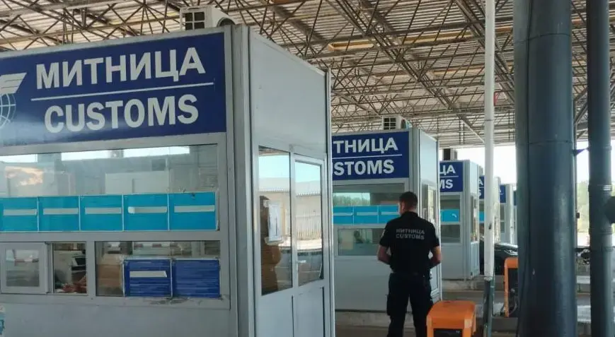 Sınırda şok yakalama! Ceketinin içine binlerce euro saklamış
