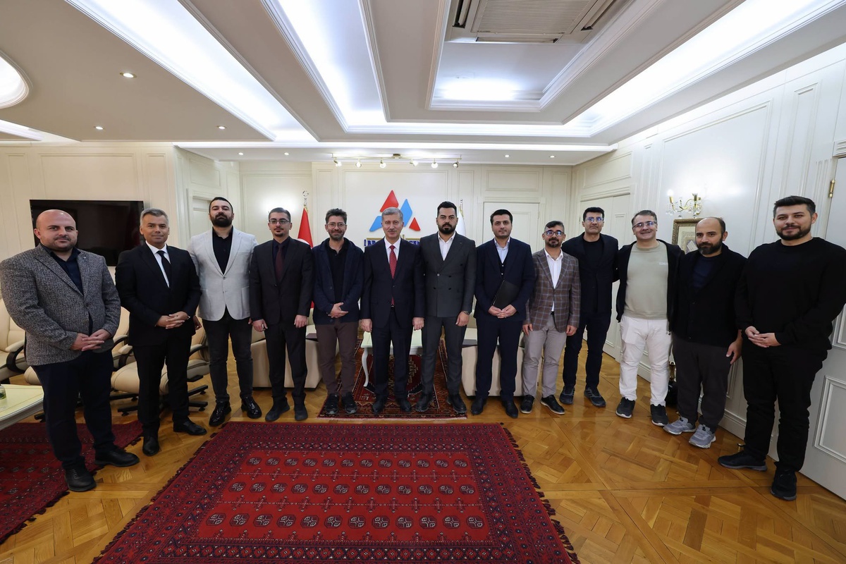 AİÇÜ Rektörü Gülçin, sempozyum kuruluna ve sekretaryaya teşekkür belgesi verdi