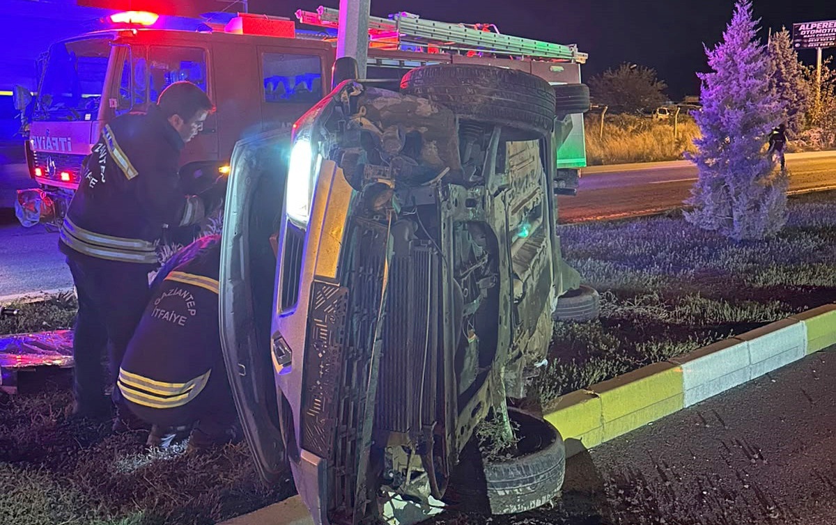 Gaziantep Nurdağı'nda devrilen otomobilin 21 yaşındaki sürücüsü yaşamını yitirdi