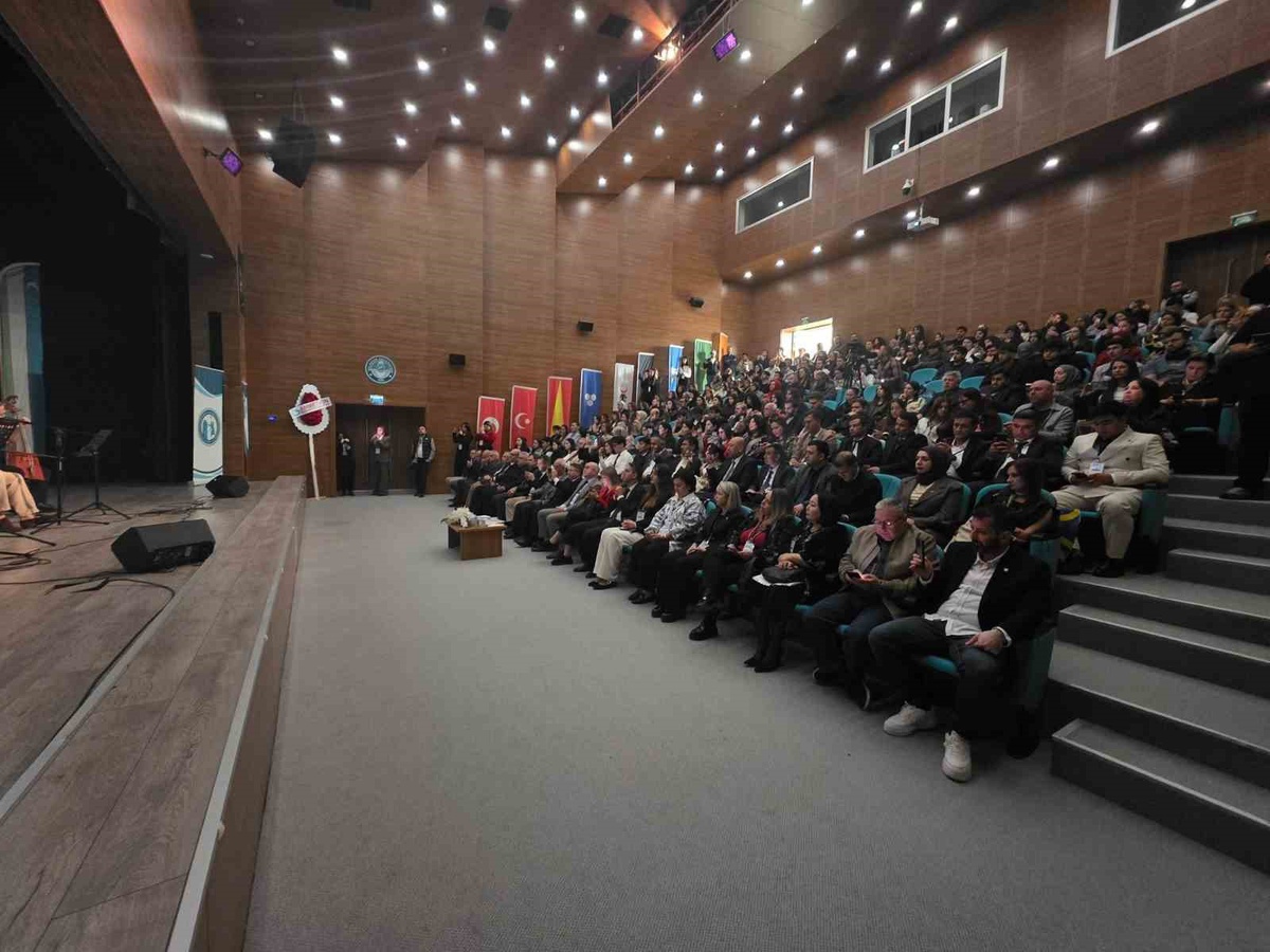 Bandırma Tekke Camii'ndeki 29 mezar taşı kitabesi akademik araştırmaya konu oldu