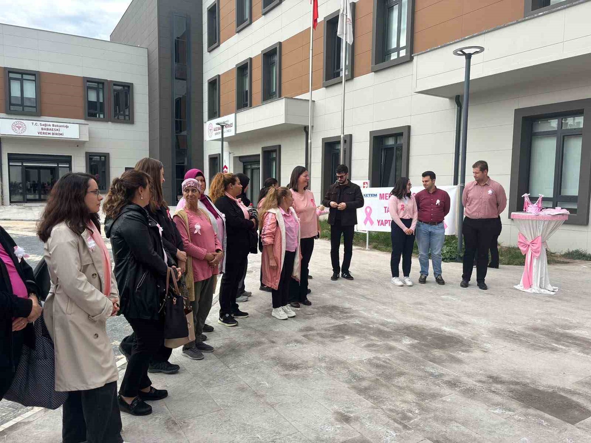 Babaeski'de pembe balonlu etkinlikte meme kanserinde erken teşhis vurgulandı