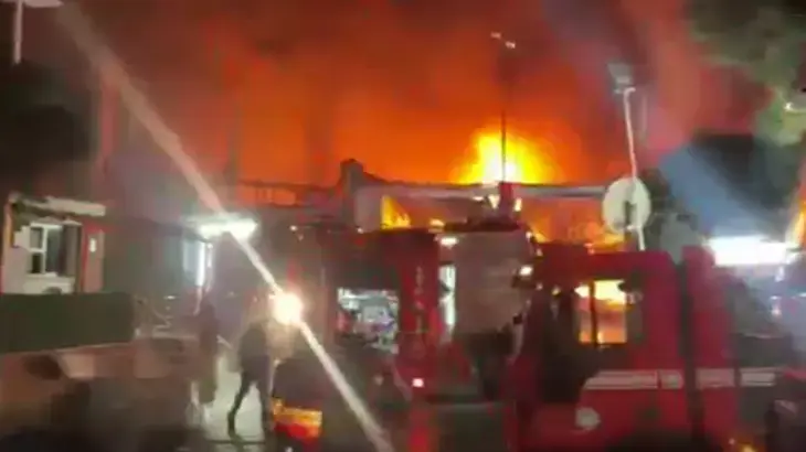 Manisa OSB'de korkutan yangın! Akü fabrikasında yangın çıktı