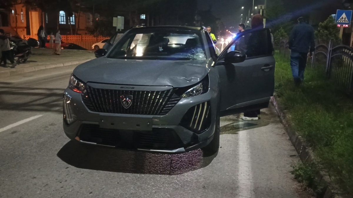 Samsun Bafra'da otomobil bisiklet sürücüsüne çarparak ağır yaraladı