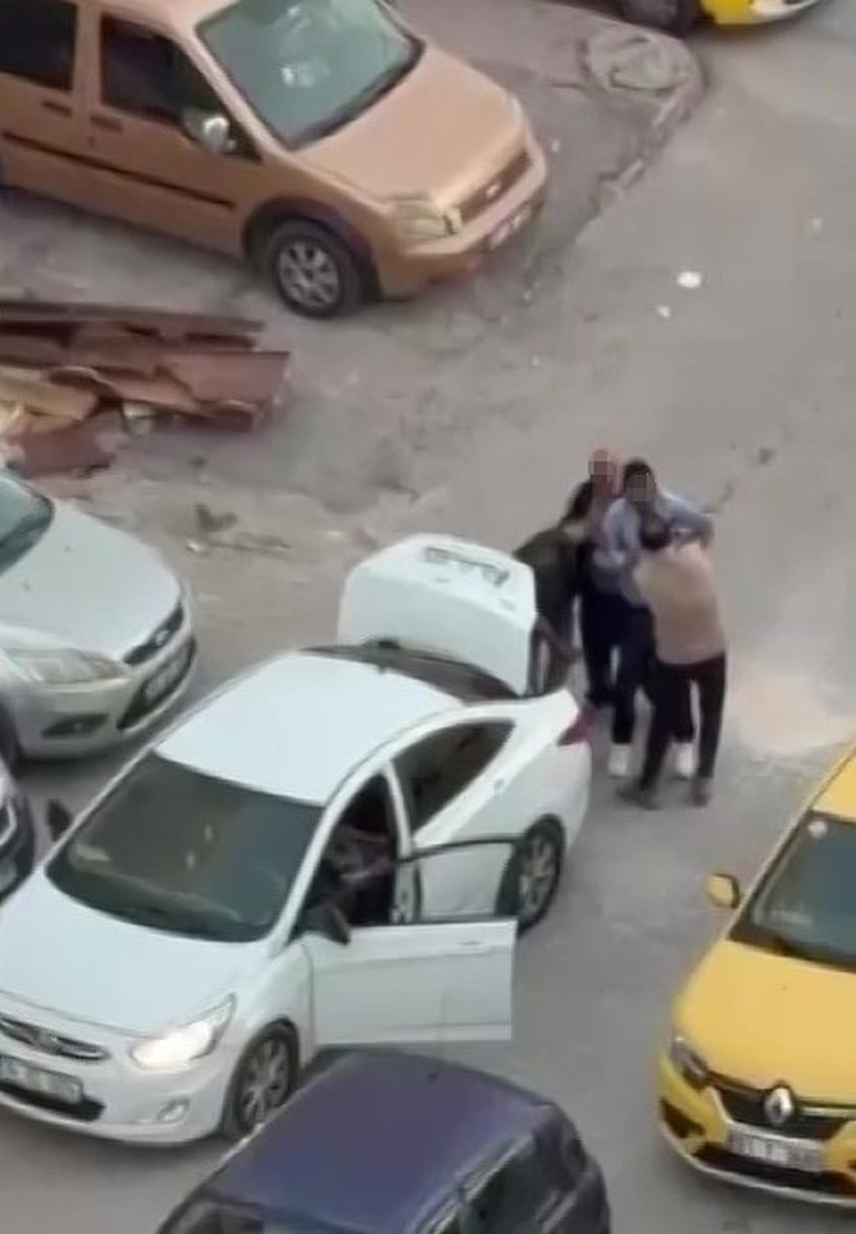 Adana'da adamı zorla bagaja koyan baba, kardeş ve kuzen hakkında adli işlem yapıldı