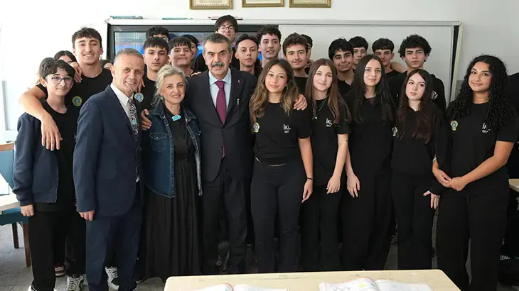 Milli Eğitim Bakanı Yusuf Tekin Kadıköy ve Beşiktaş'ta öğrencilerle buluştu