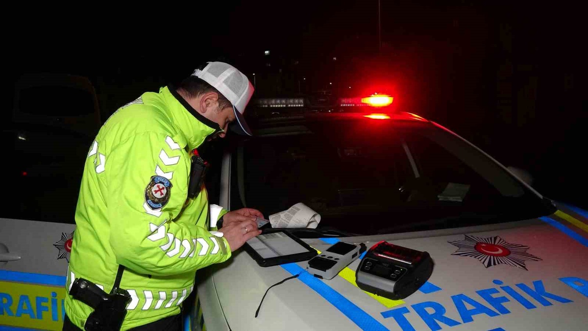 Erzurum'da polisten kaçan sürücü motosikletliyi yaraladı, 265 bin lira ceza yedi