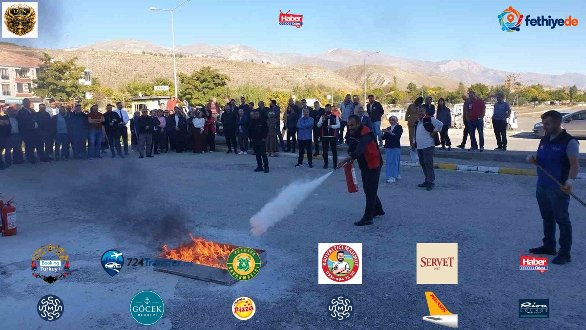 Erzincan İl Sağlık Müdürlüğü personeli AFAD'la uygulamalı yangın tatbikatına katıldı
