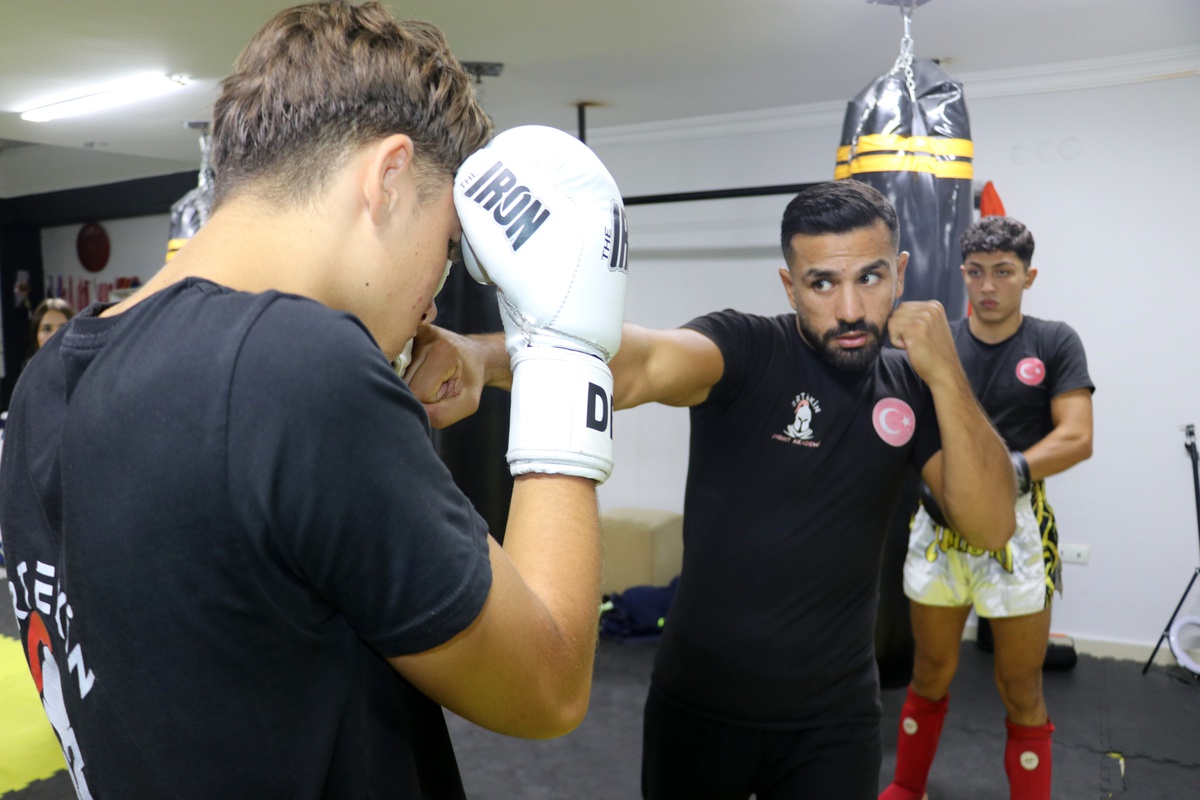 İnşaatta çalışan Avrupa şampiyonu Ahmet Ertekin, 150'ye yakın sporcu yetiştiriyor