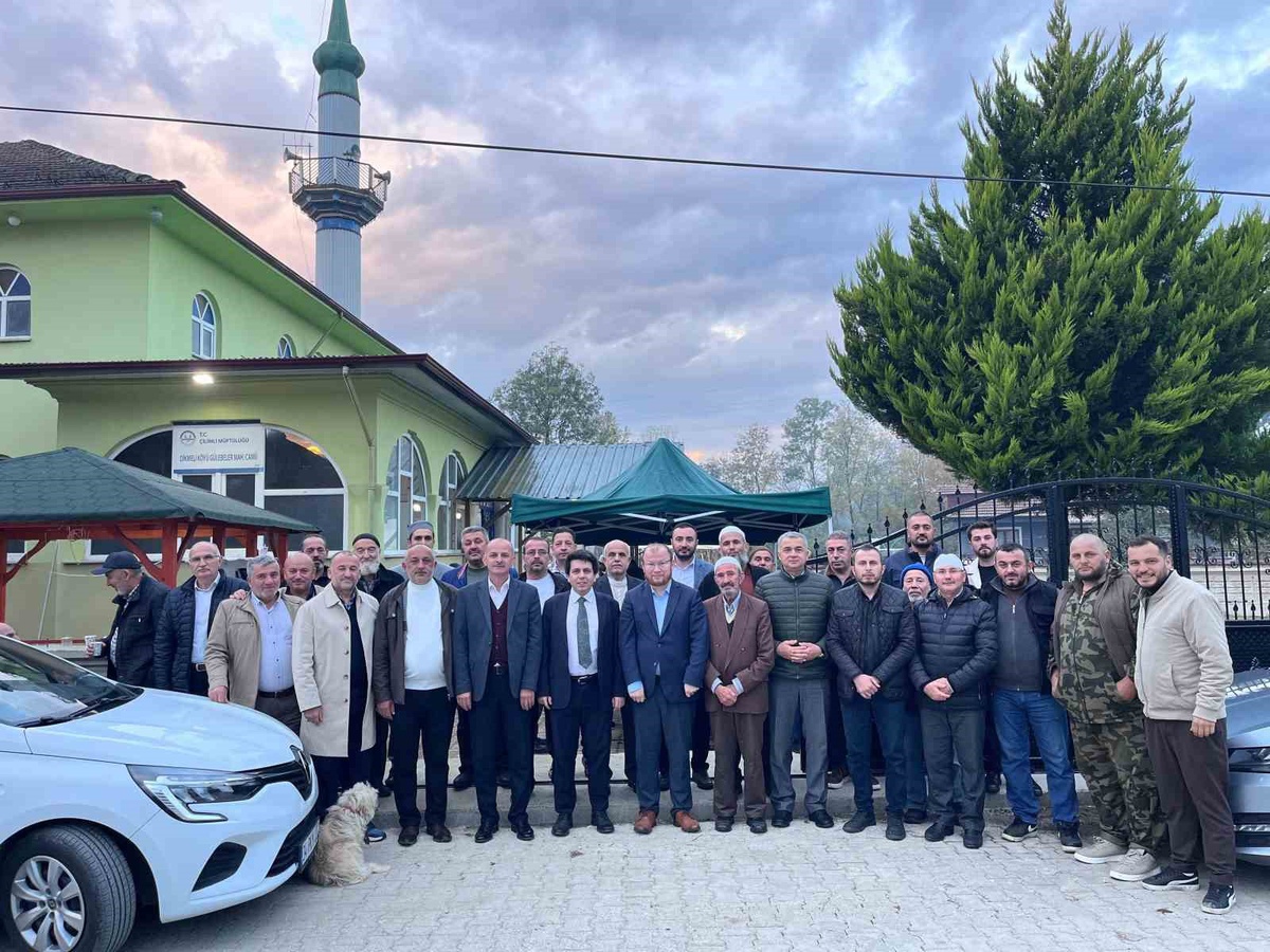 Çilimli Kaymakamı Altıntaş, Dikmeli köyünde sabah namazı buluşmasına katıldı