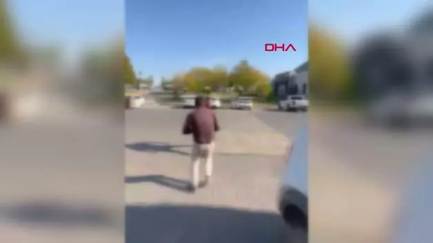 Eski kulüp yöneticisi, bıçakladığı husumetlisinin yakınları tarafından sopalarla dövüldü