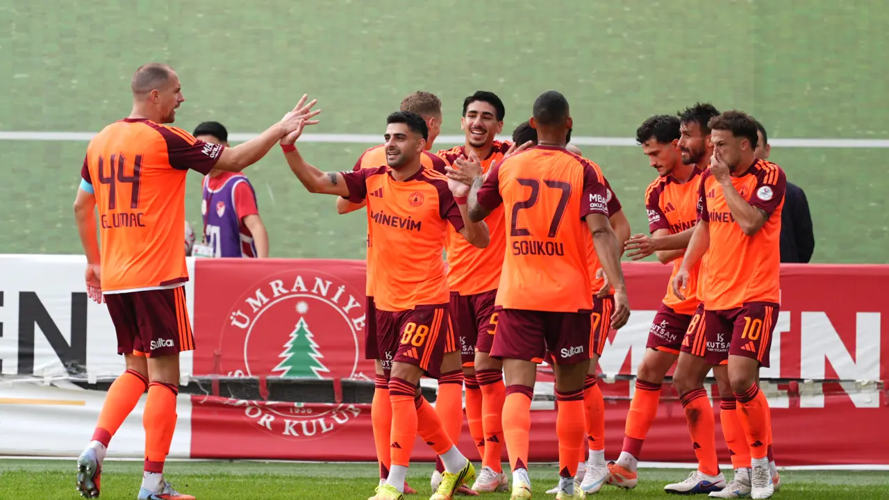 Sivasspor, İstanbul'da dağıldı! 9 kişi kalıp fark yediler
