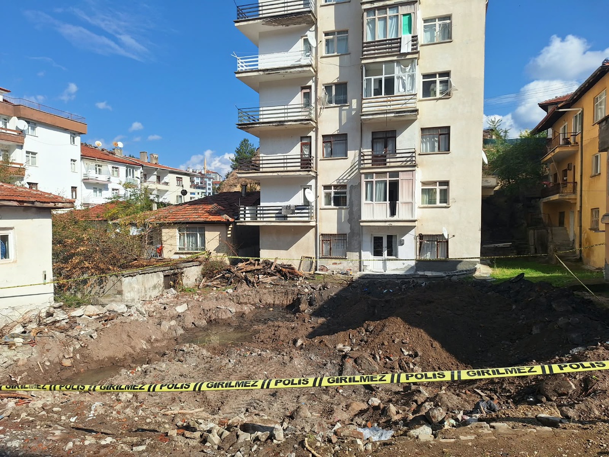 17 yıl önce kaybolan Gülşen Uyar'ın evi kundaklanmış! Kazıda kemiklerin yanında balta bulundu