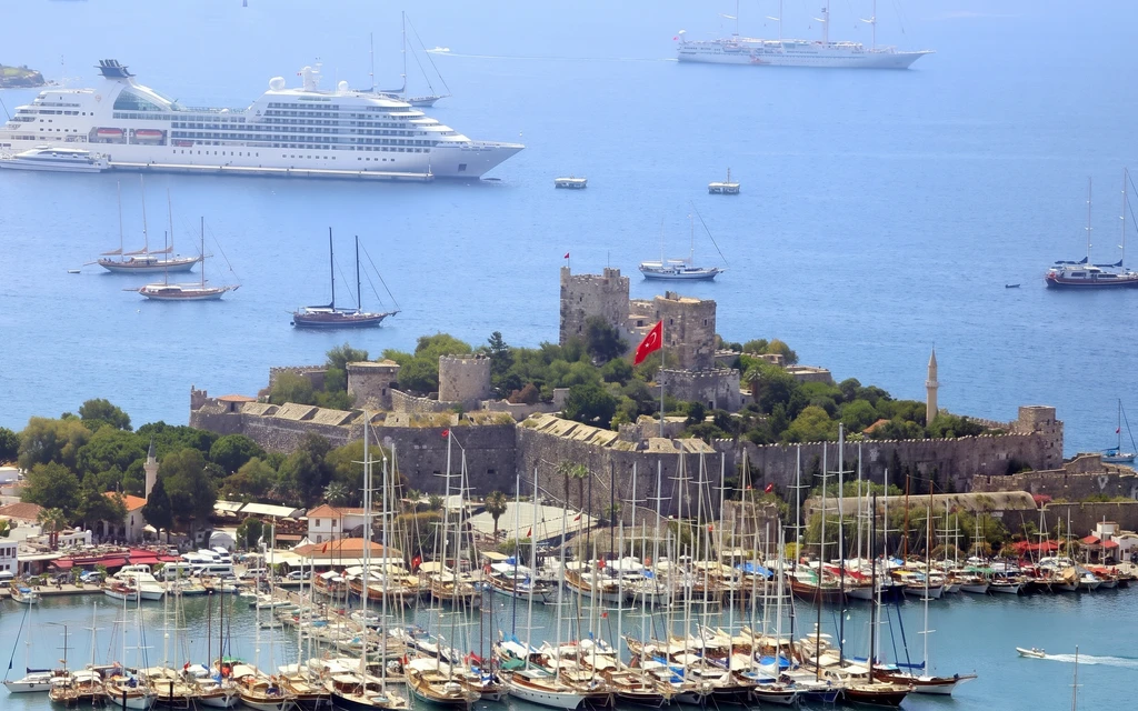 Bodrum'da turist sayısı 1 milyona dayandı! Uçuşlar 5 Kasım'a kadar sürecek