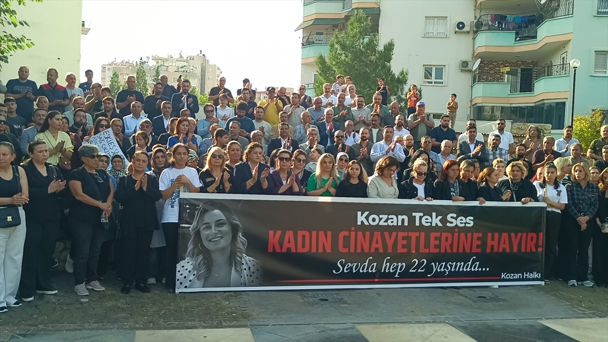 Adana Kozan'da 21 Ekim'deki kadın cinayeti için parkta protesto düzenlendi