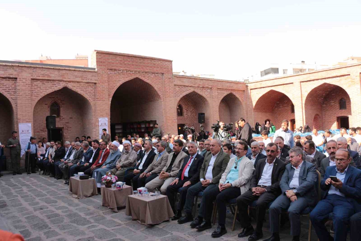 Cizre'de Melaye Ciziri için Kırmızı Medrese'de anma programı ve panel düzenlendi