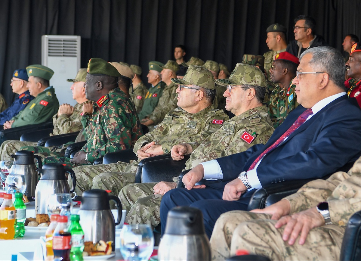 Genelkurmay Başkanı Bayraktaroğlu, Ankara Temelli'de 18 ülkelik yarışmayı izledi