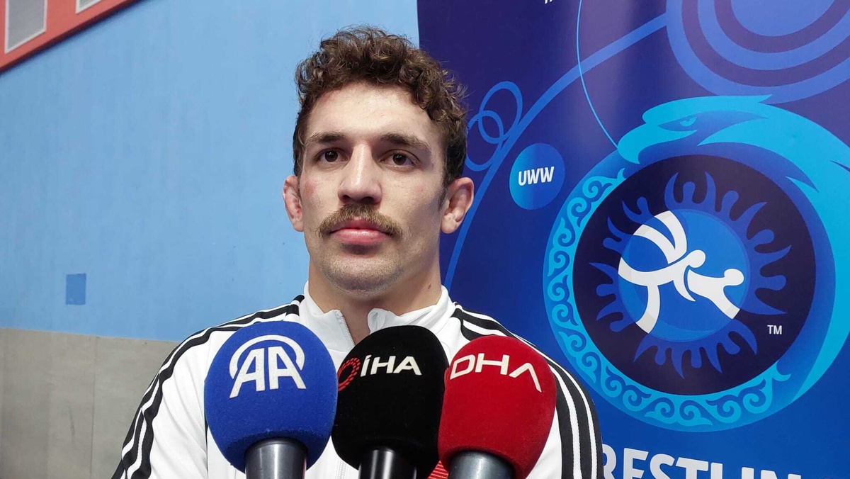 Büyüklerde ilk kez güreşti, finale çıktı! Yüksel Sarıçiçek altın madalya için son dünya şampiyonuyla karşılaşacak