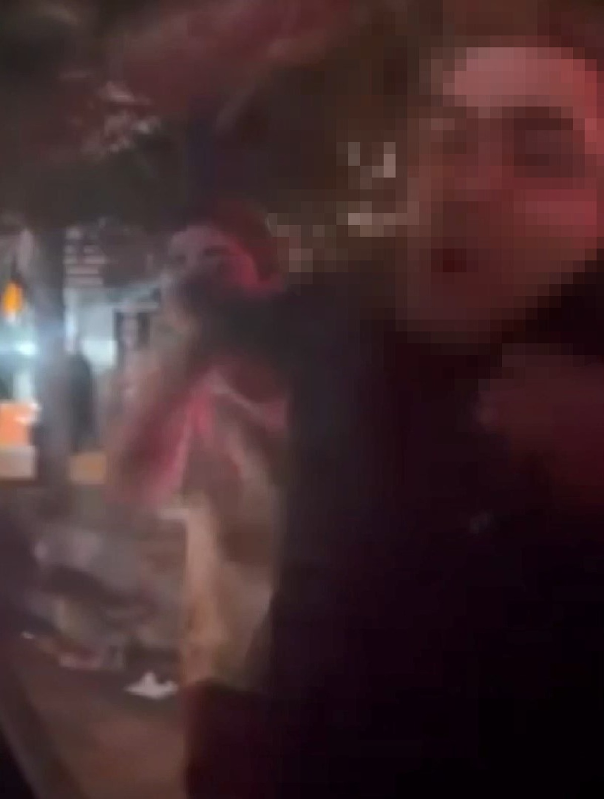 Ümraniye'de iddiaya göre yol verme tartışmasında kadın sürücünün camı yumruklandı