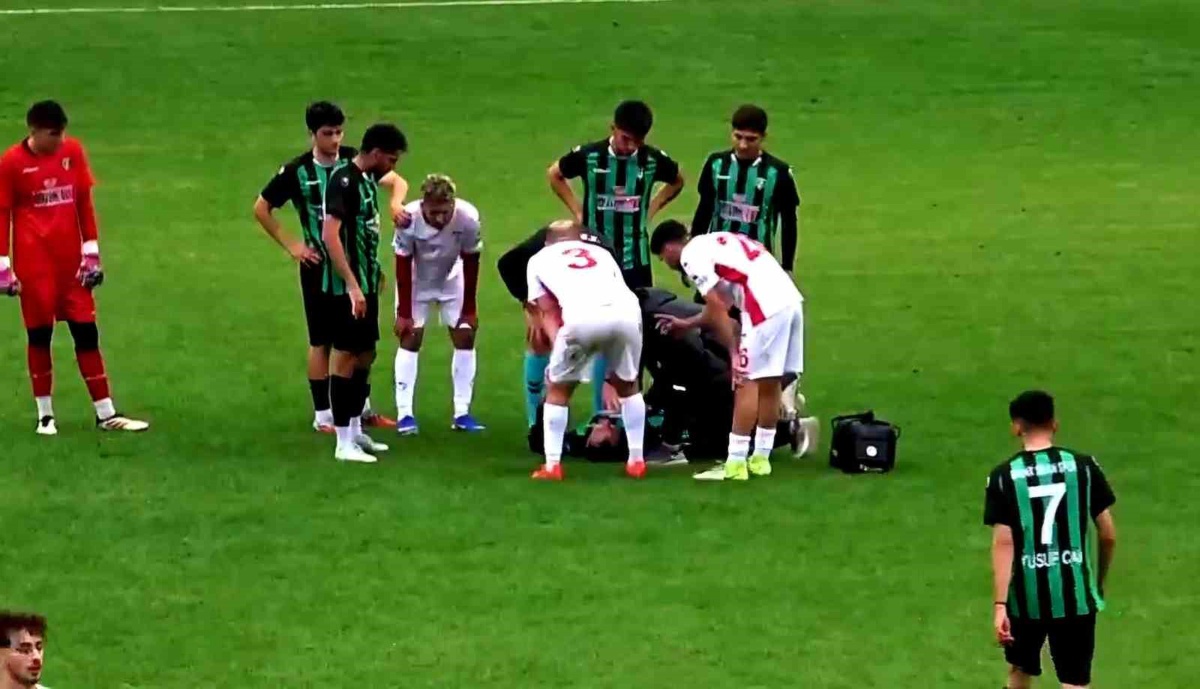 Bartın'da maçın son dakikasında yere yığılan futbolcu kalp krizi geçirdi! 35 yaşındaki Akın Karaaslan anjiyoya alındı