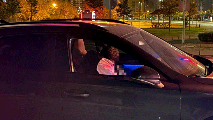 Kırmızı Işıkta Sızan Alkollü Sürücü Kendisine İşlem Yapan Polisi Tehdit Etti