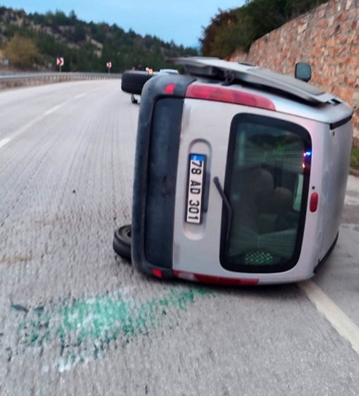 Karabük Eskipazar'da iki otomobilin karıştığı kazada 1 kişi yaralandı