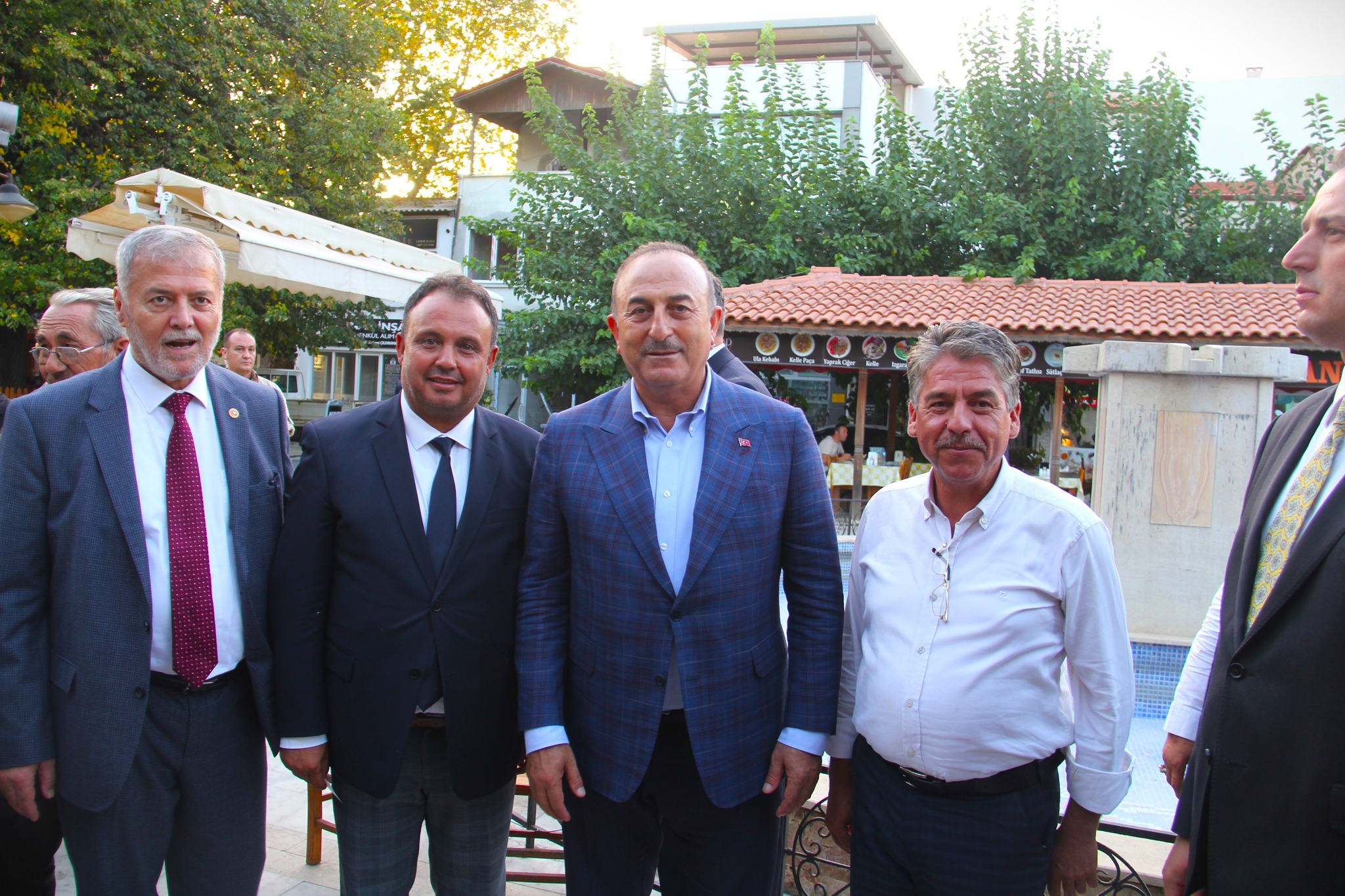 Dışişleri Bakanı Mevlüt Çavuşoğlu Ula'da Vatandaşlarla Buluştu