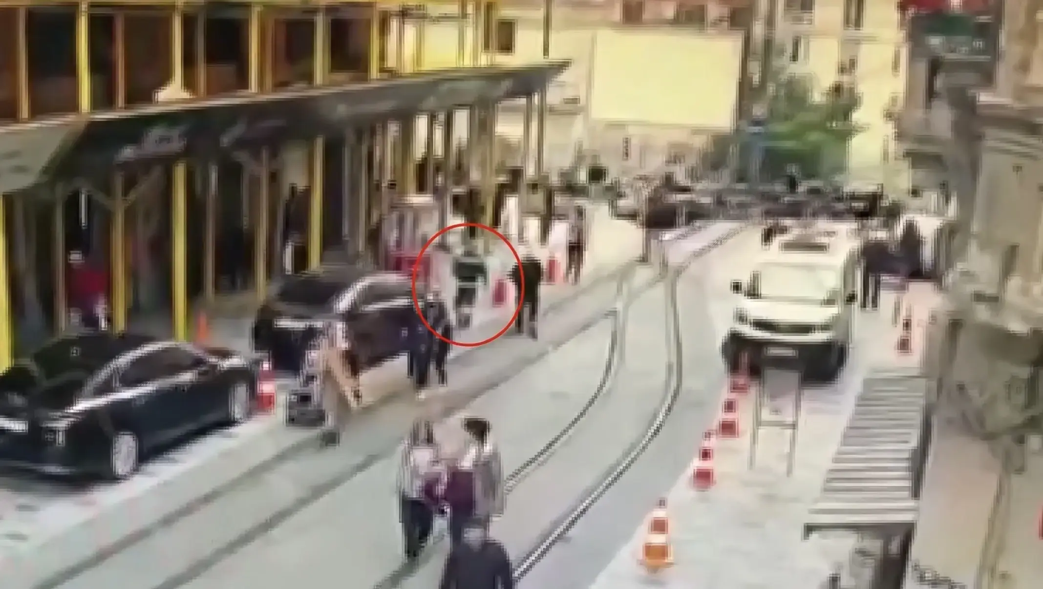 Taksim’de uyuşturucu alışverişinde yakalandı! Telefonundaki su faturası evini ortaya çıkardı