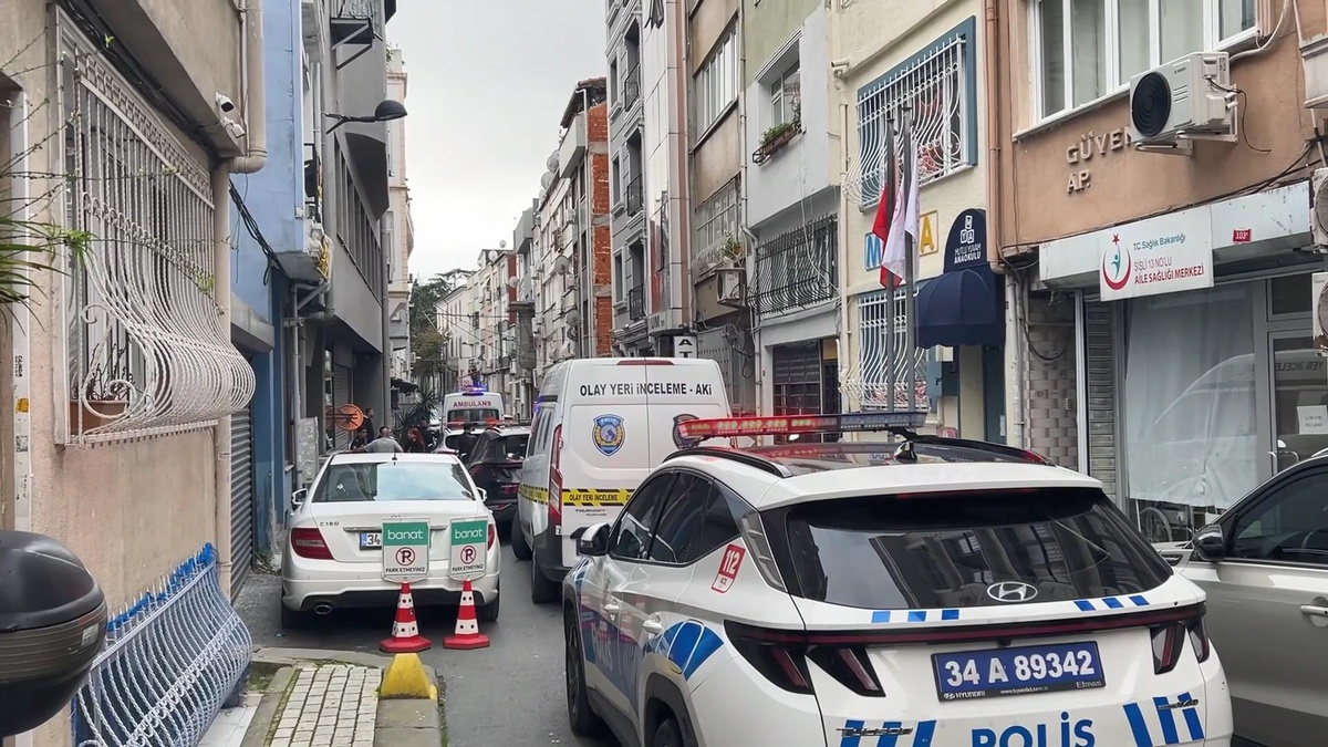 Şişli'de yan binanın çatısına geçen kadın iddiaya göre tenteye basınca düşerek öldü
