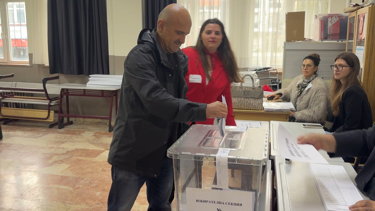 İstanbul'da 22 sandıkta Bulgaristan Cumhurbaşkanlığı seçimi için çifte vatandaşlar oy veriyor