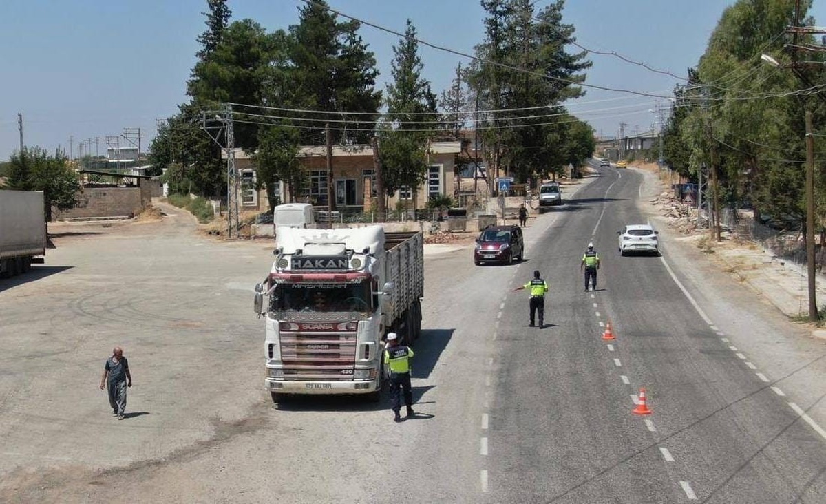 Kilis'te jandarma dronla trafik denetimi yaptı, ağır tonajlı araçlar da denetlendi