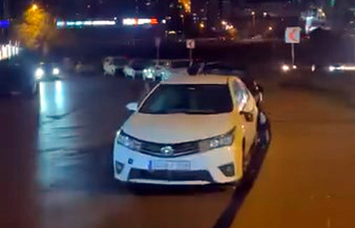 Esenyurt'ta 4 otomobilin dikiz aynasına zarar veren kimliği belirsiz kişiler aranıyor