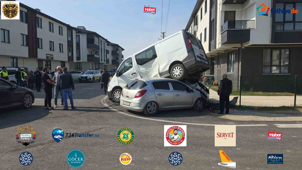Düzce'de otomobilin çarptığı minibüs park halindeki araca çıktı, 3 kişi yaralandı