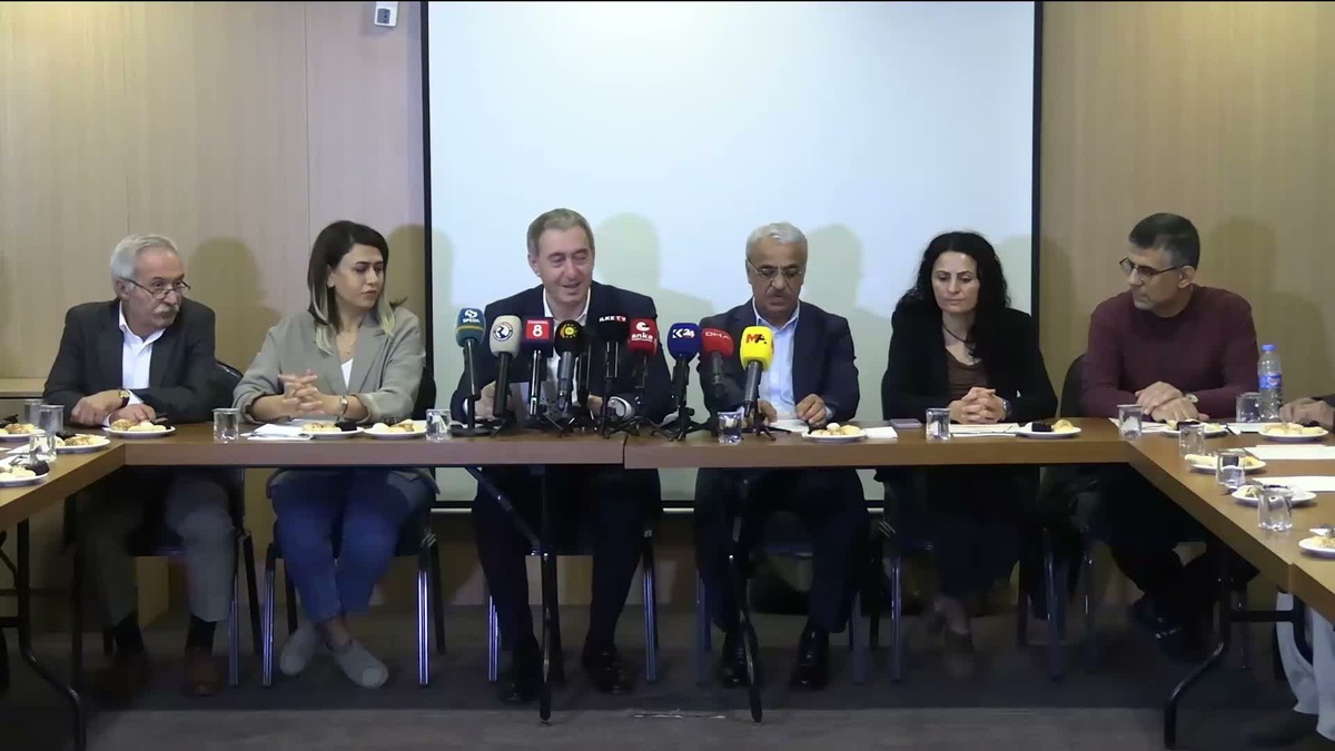 Bakırhan süreçte yavaşlama olduğunu belirtip iktidara somut adım çağrısı yaptı