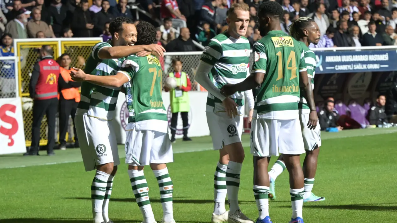Maçta 6 gol 1 kırmızı kart! TFF 1. Lig'in yeni lideri belli oldu