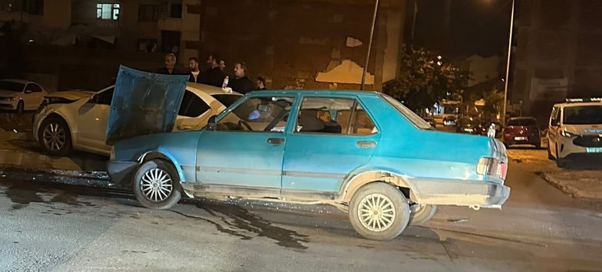 Elazığ Rüstempaşa'da iki otomobilin çarpıştığı kazada 1 kişi yaralandı