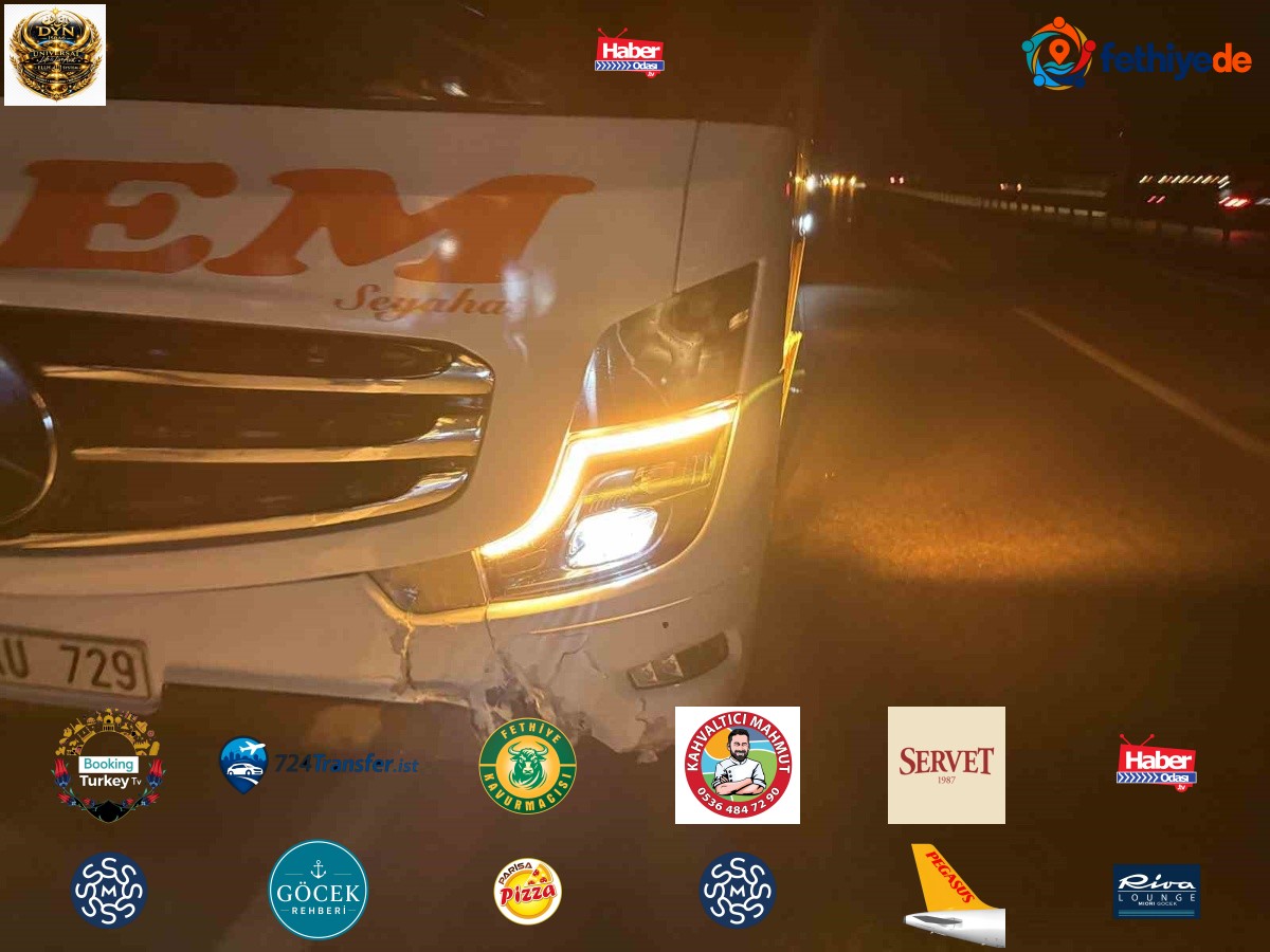 Kastamonu Tosya'da otomobil bariyerlere ve yolcu otobüsüne çarptı, 2 kişi yaralandı