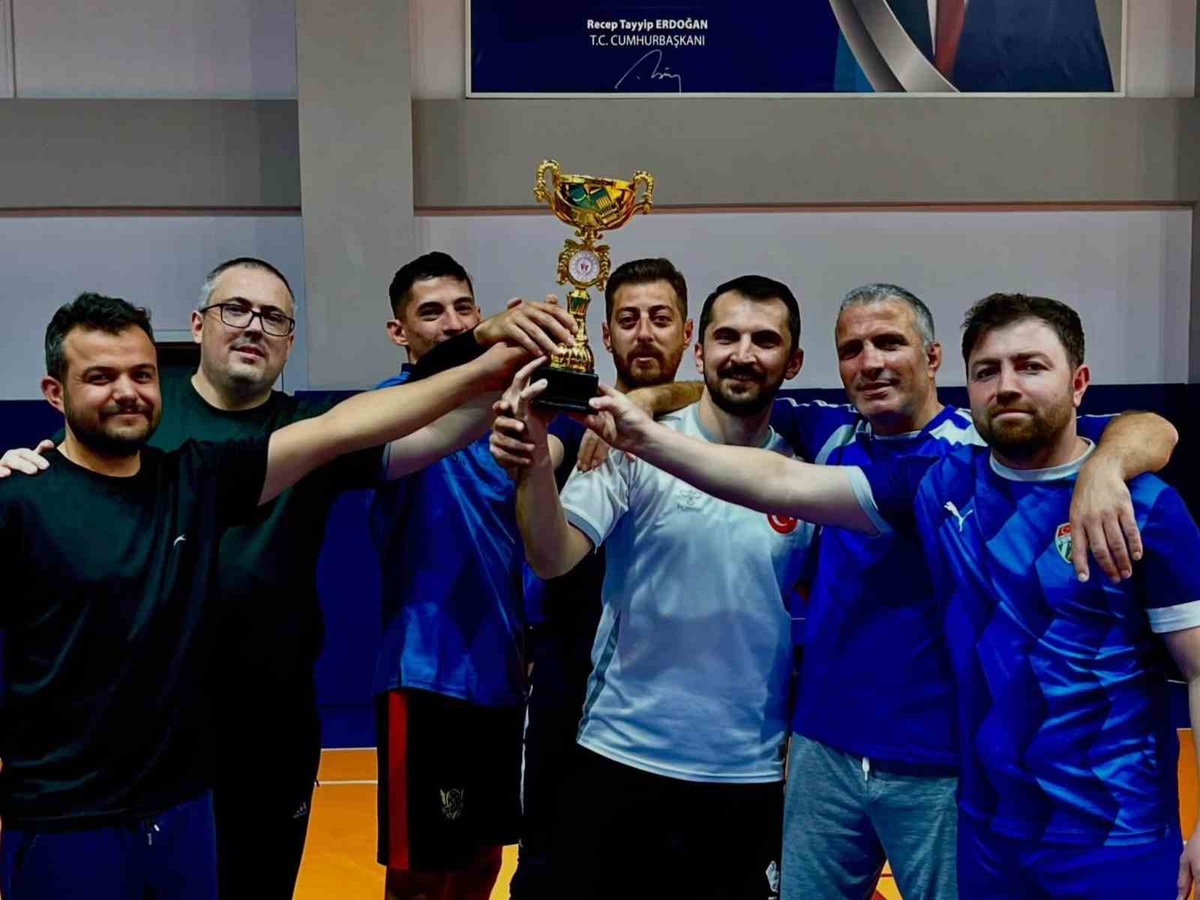 Pazaryeri'de kaymakamlık kupasında voleybol şampiyonu Milli Eğitim Müdürlüğü oldu