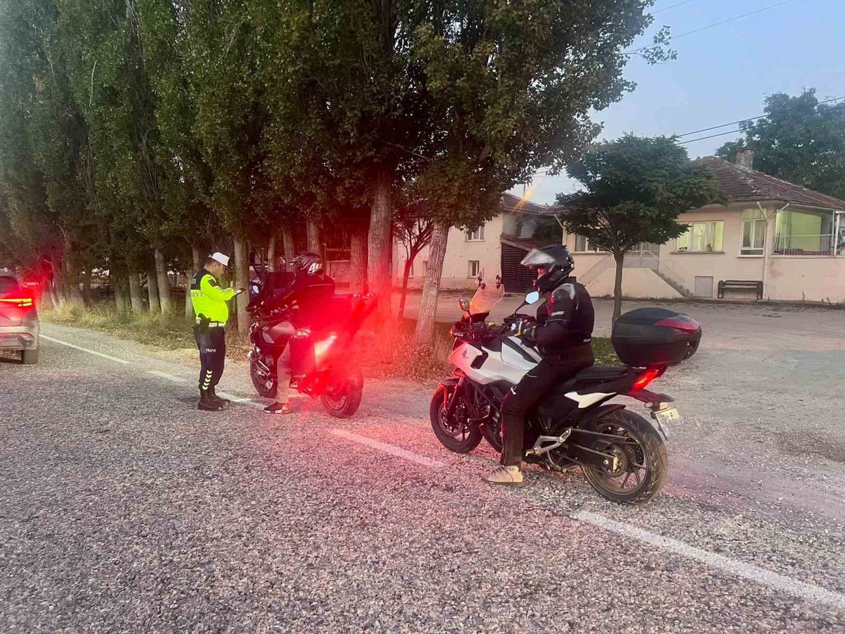Bilecik'te jandarma denetiminde 192 motosiklet kontrol edildi, 7 sürücü ceza aldı