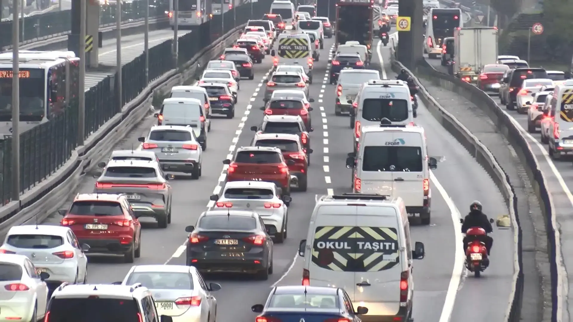 İstanbul'da haftanın ilk iş günü trafik yoğunluğu! Sabah saatlerinde yüzde 78'e çıktı