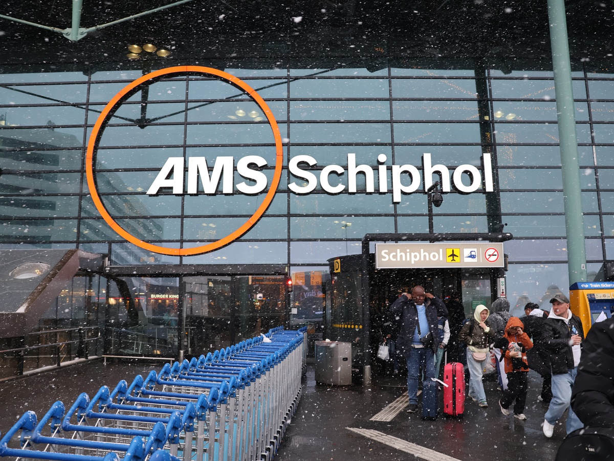 Hollanda'da Boelo Fırtınası Schiphol'de 192 uçuşu iptal etti, 528 uçuşta rötar oldu