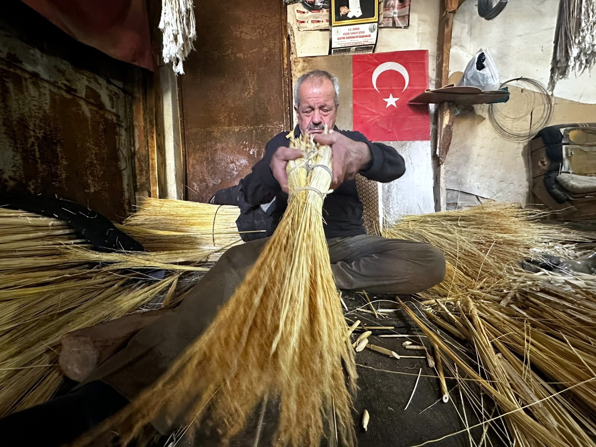 Edirne'de süpürgecilik teknolojiye yenik düştü, Süpürge Borsası'nda 8 esnaf kaldı