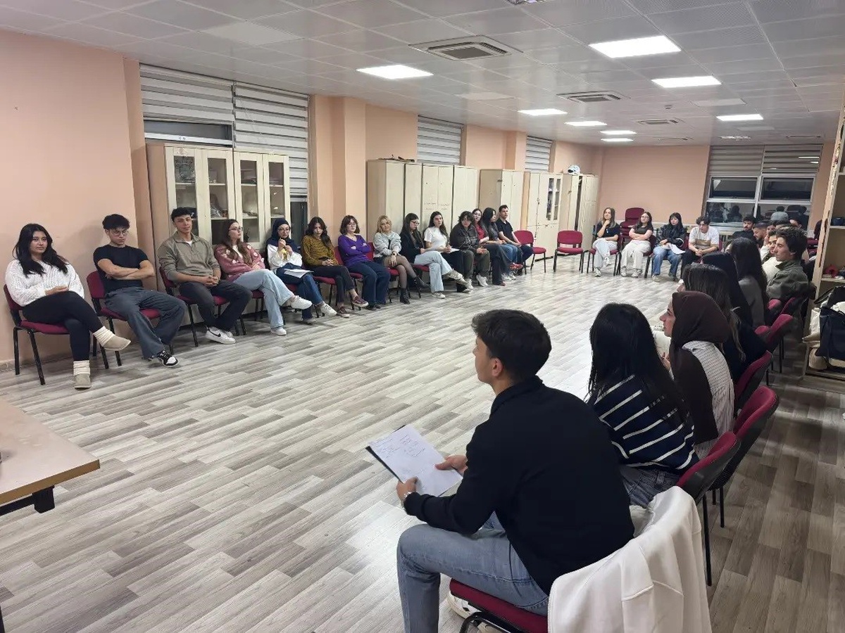 Menteşe'deki Uluslararası Gençlik Merkezi'nde gönüllü gençler fikir paylaştı