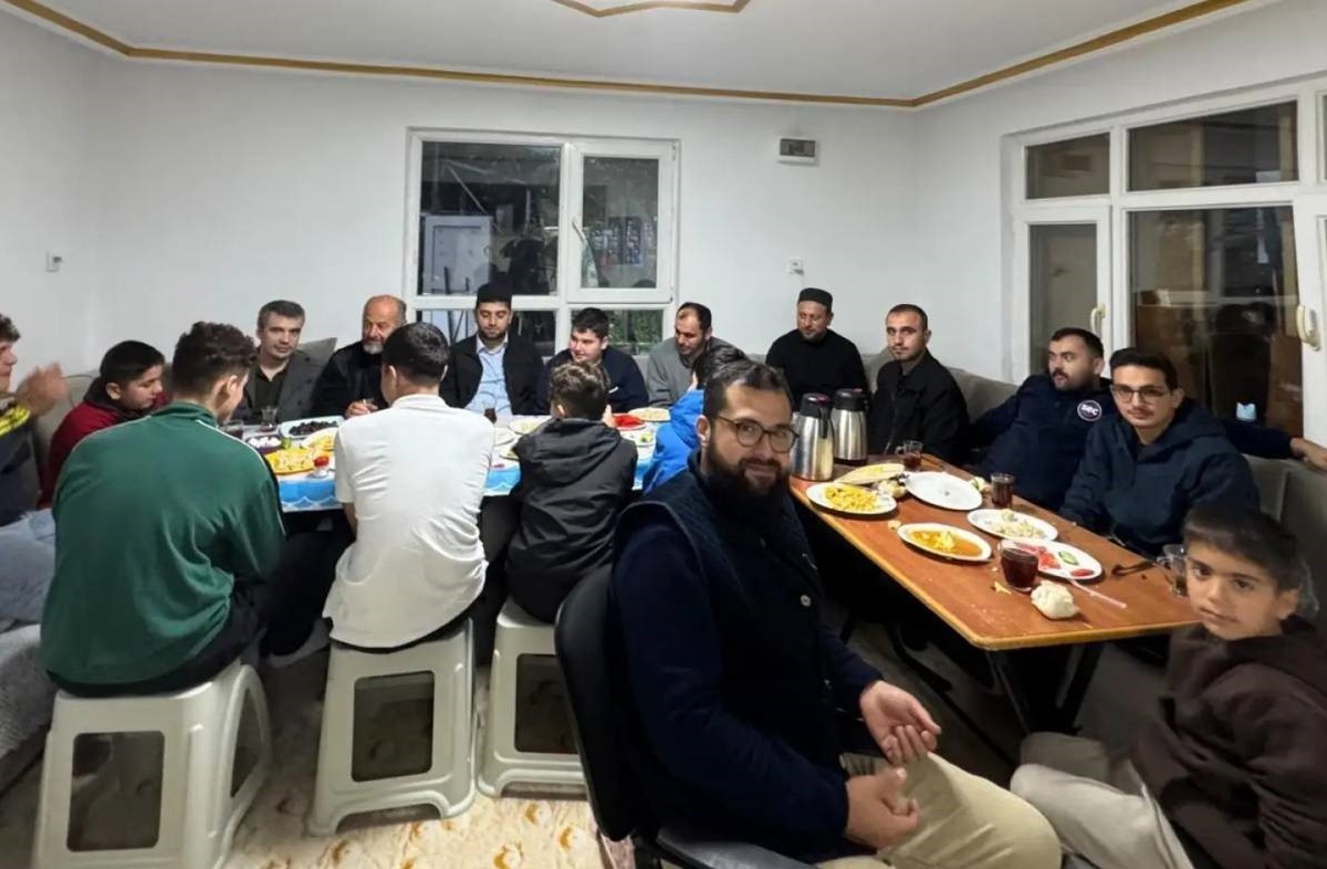 Sinop Erfelek'te gençler sabah namazı sonrası İlçe Müftüsüyle kahvaltıda buluştu