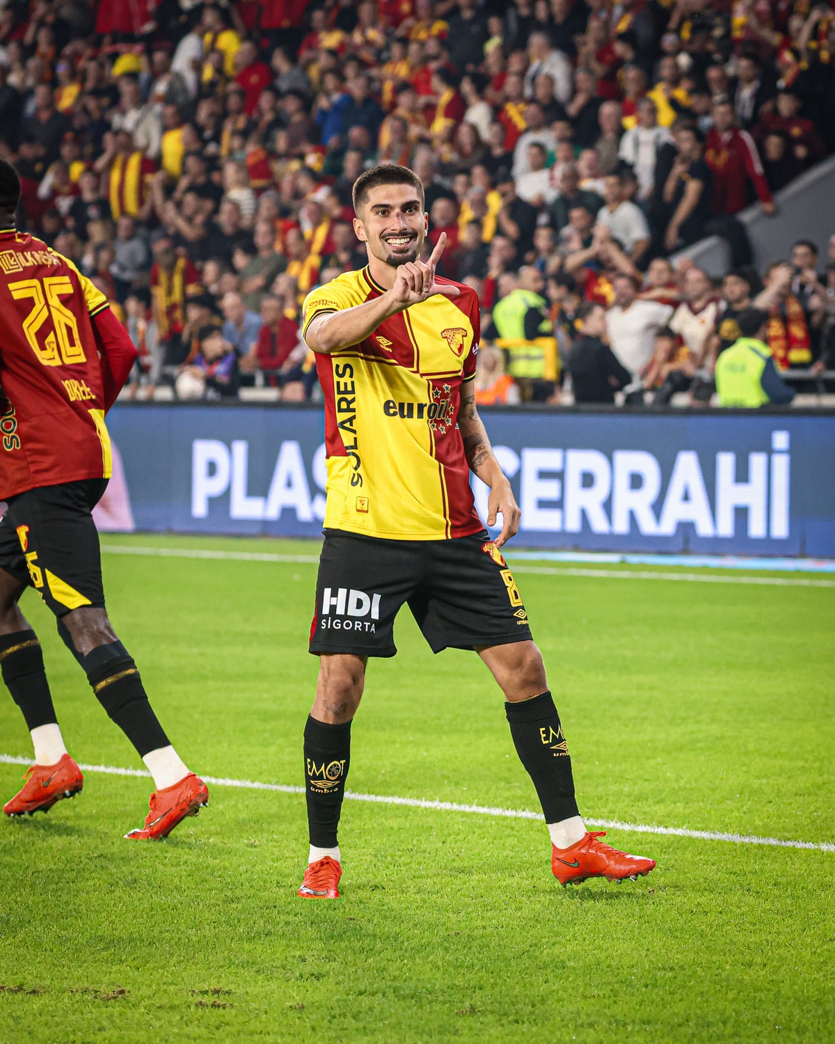 Göztepe ilk kez 3'te 3 yaparak puanını 12'ye çıkardı, Fenerbahçe öncesi moral buldu
