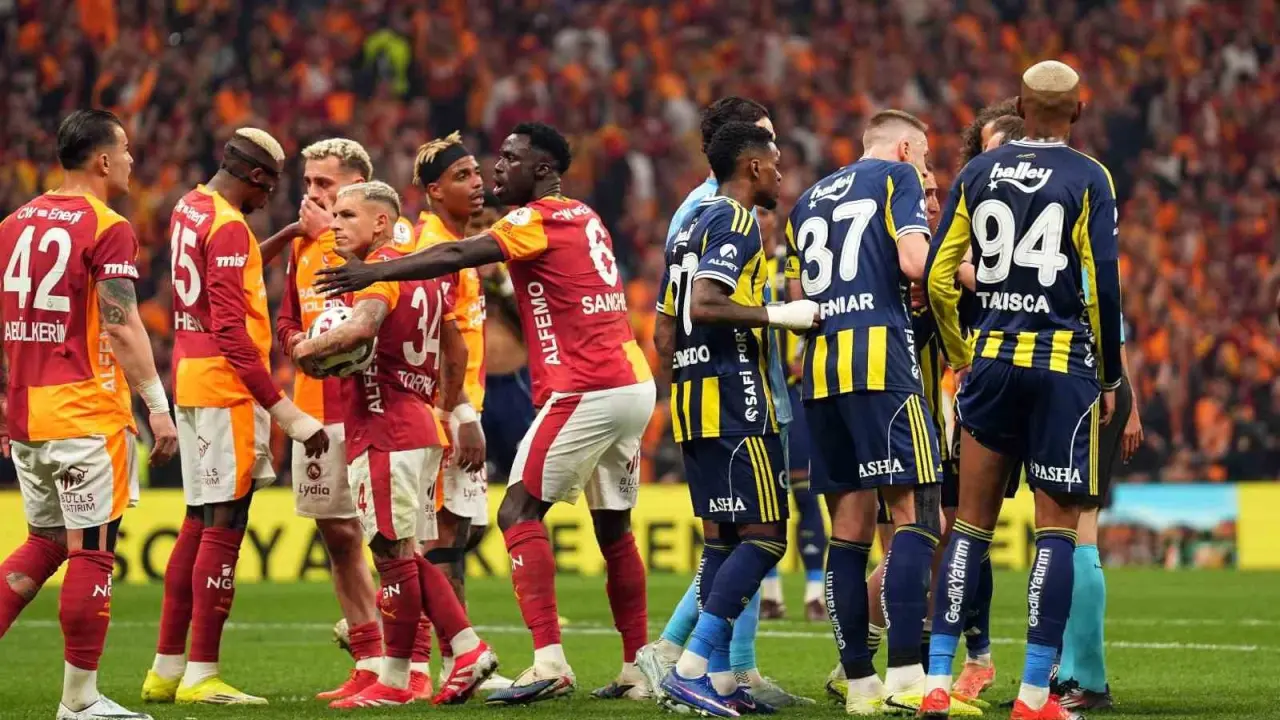 Galatasaray - Fenerbahçe derbisi Süper Lig'de tarihe geçecek