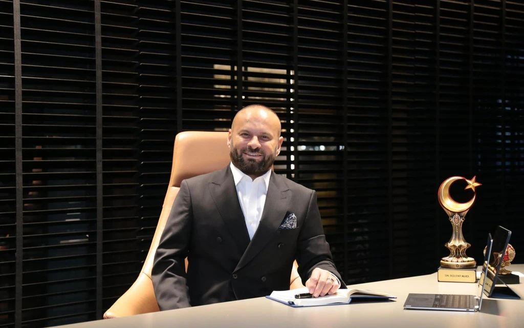 Bülent Alıcı'dan otelciler için yeşil pasaport çağrısı ve İTO aidatını ödeme taahhüdü