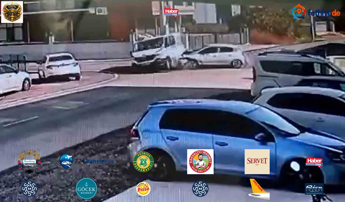 Düzce'de minibüs park halindeki otomobilin üzerine çıktı! Kaza anı kamerada: 3 yaralı