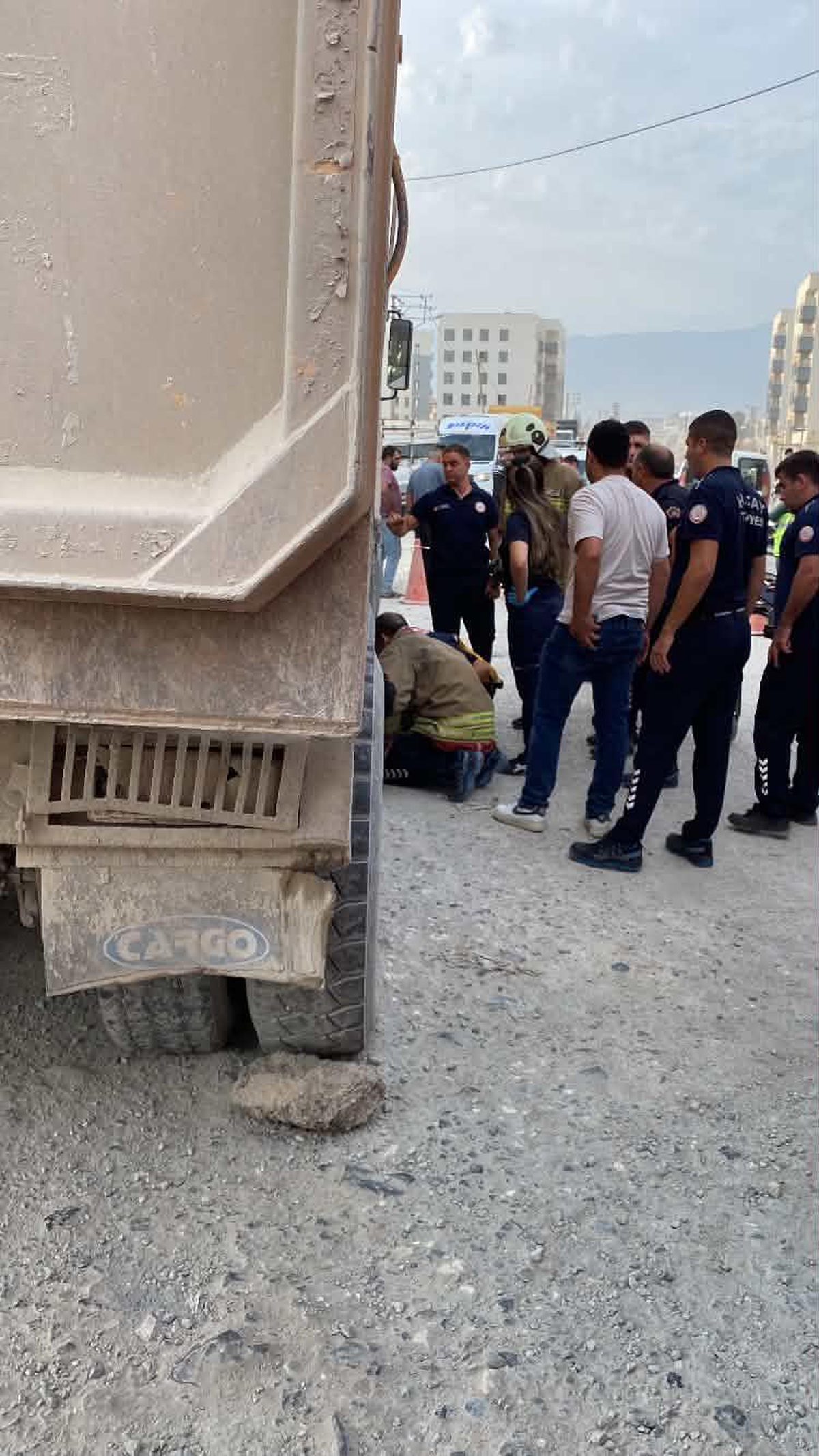 Hatay Antakya'da hafriyat kamyonuyla çarpışan motosiklet sürücüsü hastanede öldü
