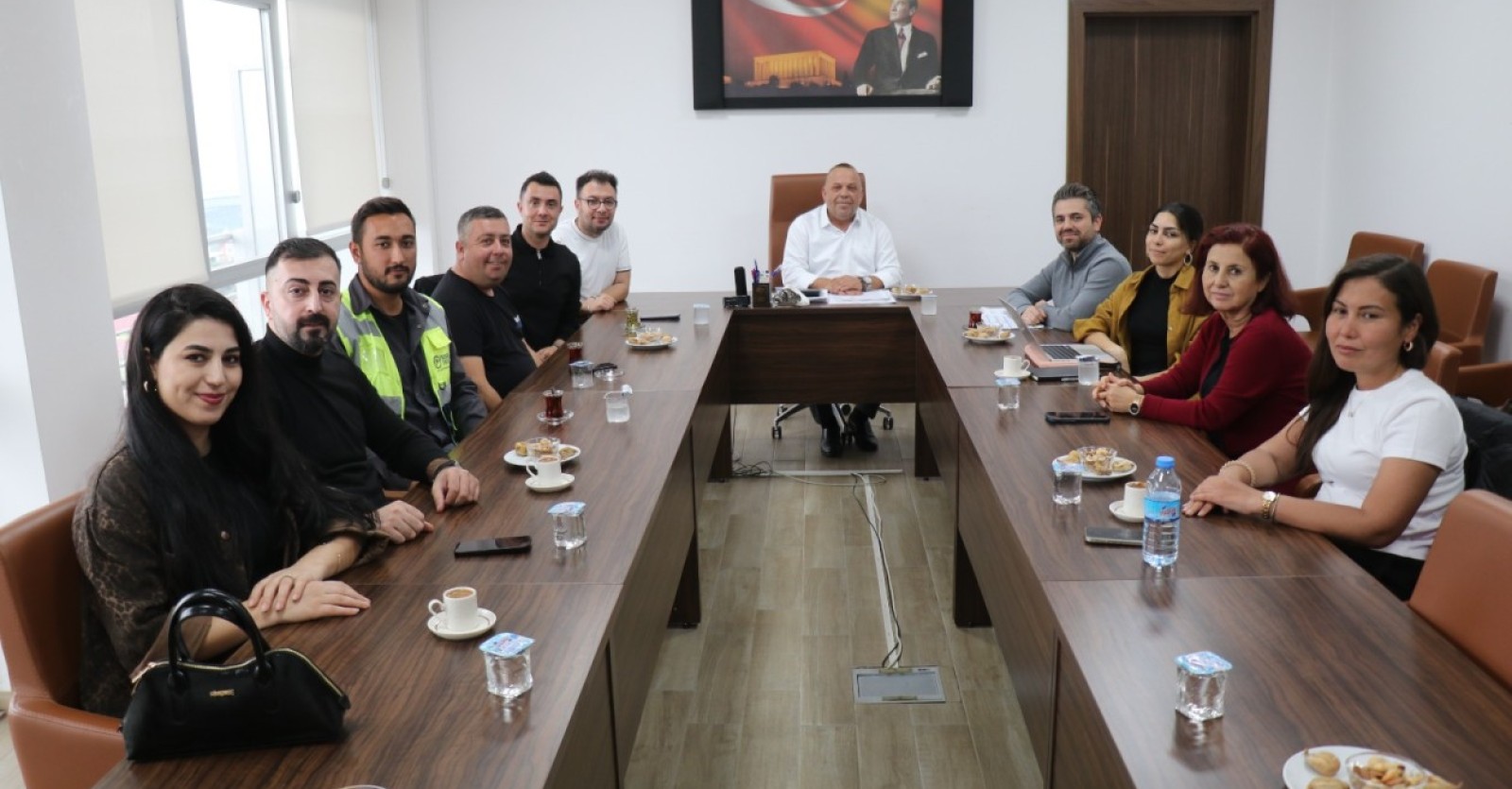 Başkan Özel: “Güneşin Enerjisini Bozdoğan’ın Geleceğine Dönüştürüyoruz... Bozdoğan Belediye Başkanı Mustafa Galip Özel, İller Bankası Genel Müdürlüğü ve Dünya Bankası iş birliğiyle Sürdürülebilir Şehirler Ek-2 Projesi kapsamında hayata geçirilen Güneş Enerjisi Santrali’nde