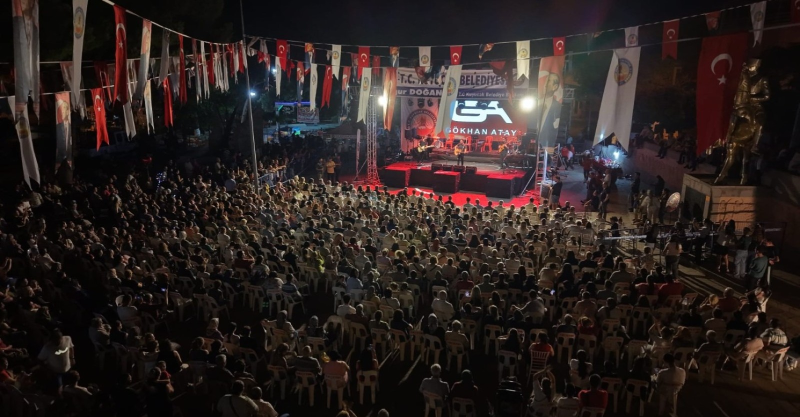 Kuyucak'ta 5 Eylül'de Coşku Tavan Yaptı Kuyucak Belediyesi tarafından, ilçenin düşman işgalinden kurtuluşunun 104. yılı dolayısıyla düzenlenen 5 Eylül Kurtuluş Bayramı etkinliklerinde coşku doruğa ulaştı.Kutlama programı kapsamında sahne